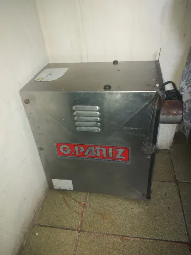 Vende-se maquina de moer carne e balança