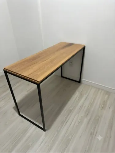 Escrivaninhas industriais (2 unidades) · R$ 550 cada ou R$ 900 as duas