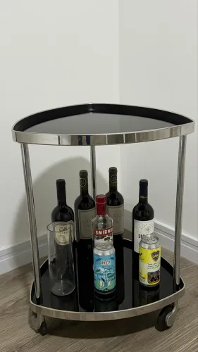 VENDE-SE MESA BARZINHO COM RODINHAS