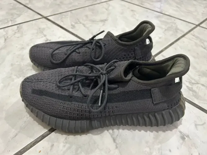Yeezy Boost tamanho 41,5