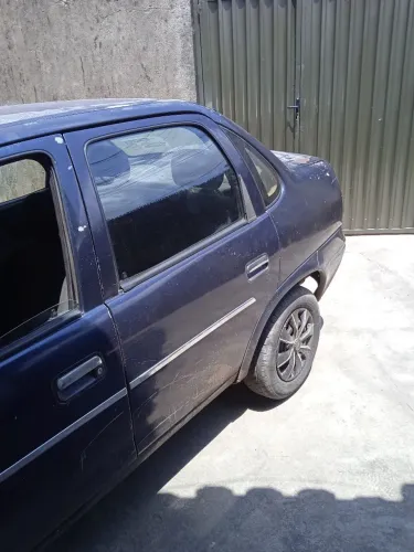 Vendo um classic ano 2001, documentado, placa Mercosul. Telefone pra contato. *73