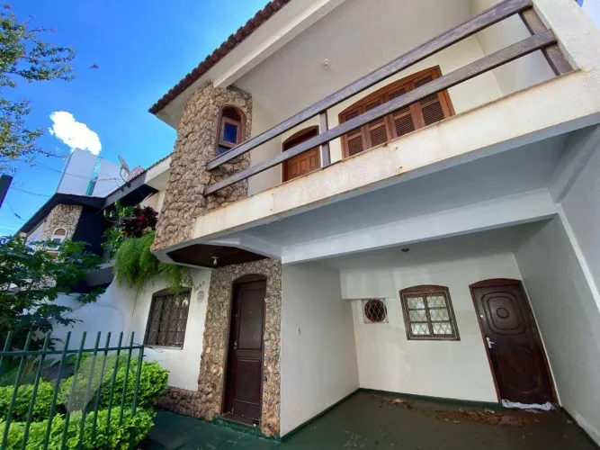 Sobrado com 3 dormitórios para alugar, 176 m² por R$ 7.500/mês - Centro - Cascavel/PR