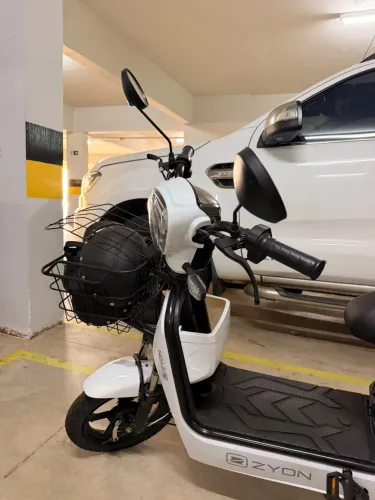 Scooter Elétrica Zyon 500W com Alarme e Cesto, Aro 14