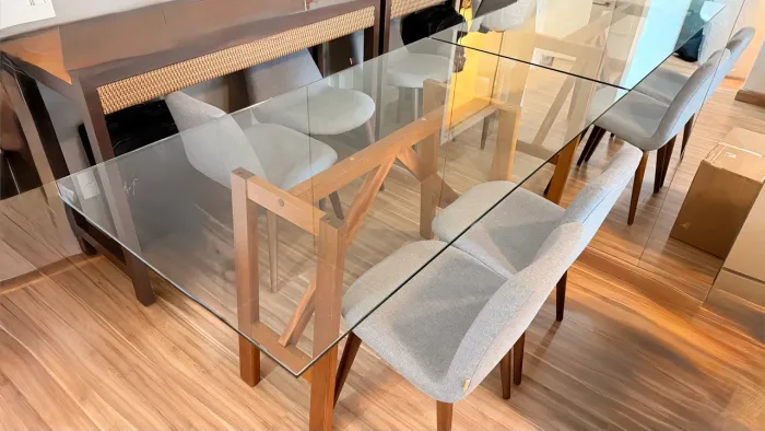 Mesa de jantar retangular em vidro Tok&Stok