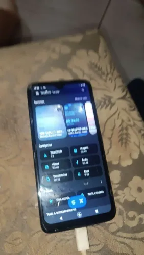 Moto G 8 semi novo com carregador em perfeito estado 2 chips valor 220 reais 