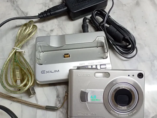 Câmera Casio Exilim EX - Z40 com cabo , carregador e bateria erro de leitura