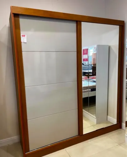 Guarda Roupa Casal/Solteiro porta de correr R$1.890,00