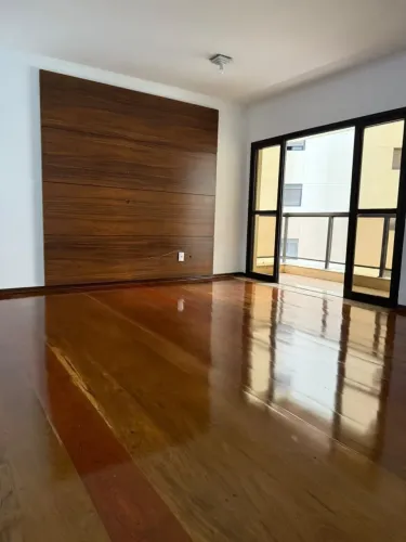 Apartamento para venda tem 132 metros quadrados com 3 quartos