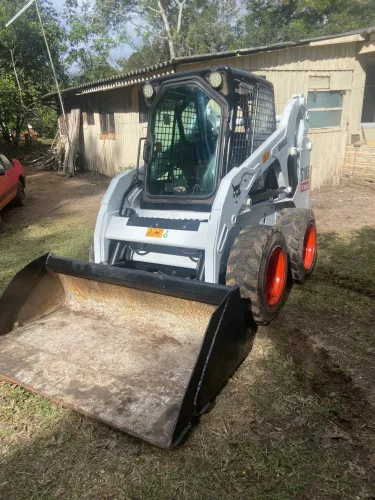 Vendo mini carregadeira Bobcat s185