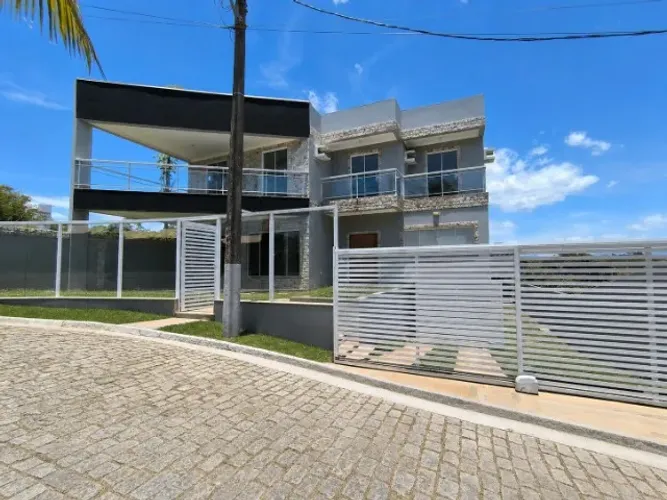 Duplex de alto padrão com 5 quartos e piscina ? Mar do Norte