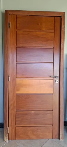 Porta em Peroba Mica