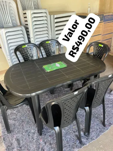 Mesa e cadeiras de 6 lugares de Plástico