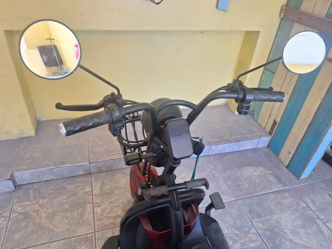 Vendo triciclo elétrico com 2 anos de uso, único dono.