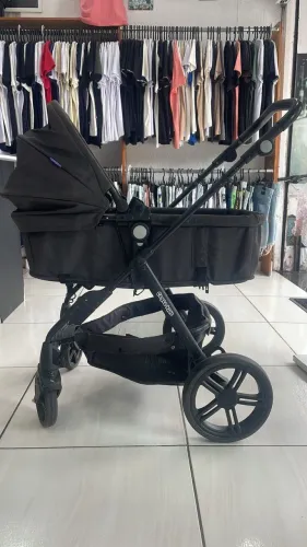 Carrinho de bebê Moisés Cosco
