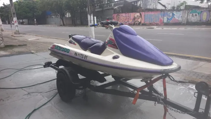 Jet seadoo 700 com carreta