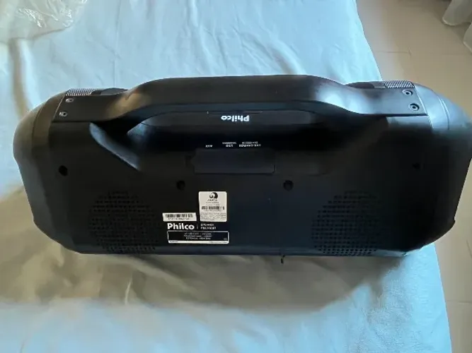 Caixa de som bombox Philco . Com 200 watts RMS . . Caixa funciona só na tomada .