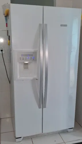 Geladeira Duplex Eletrolux, freezer e água na porta em perfeito funcionamento