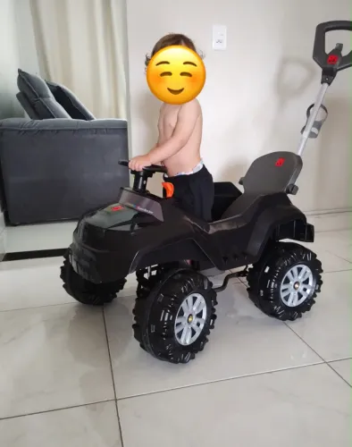 Carrinho de passeio Jeep infantil
