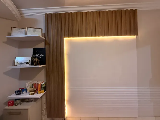 Painel Ripado com luz + 3 Prateleiras