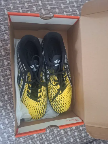 Chuteira umbro
