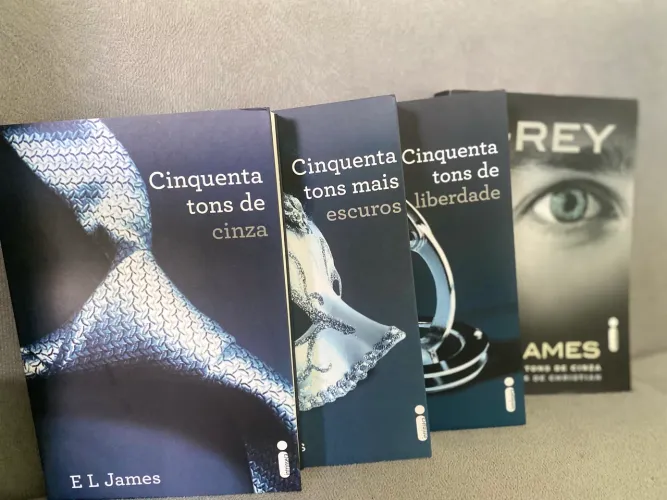 Trilogia cinquenta tons de cinza + GREY