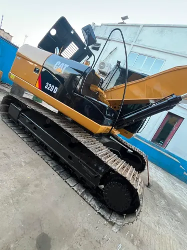 Escavadeira CAT 320D ano 2010