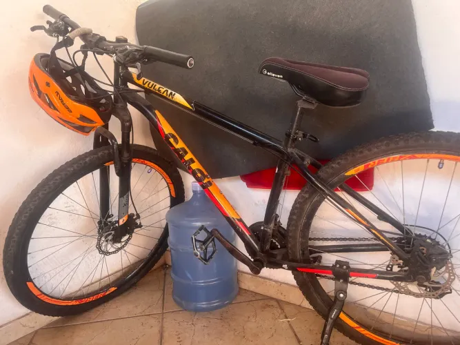 bicicleta mountain bike da Caloi, modelo Vulcan