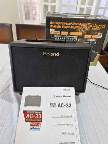 ROLAND AC-33 ACOUSTIC CHORUS + FONTE + CAIXA ORIGINAL - IMPECÁVEL