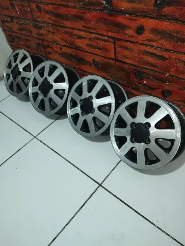 Vende-se rodas de liga leve 13 furação 4 por 100 dá no gol Palio Fiat Chevrole na Caucaia