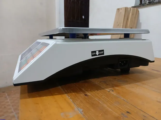 Balança Digital Eletrônica Paraná 40Kg Bivolt com bateria interna desligamento automático