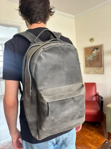 Mochila couro estonado Saint Studios