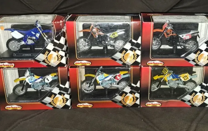 Kit Miniatura Cross Endruro HUSQVARNA, KTM e YAMAHA 1:18 + BRINDE