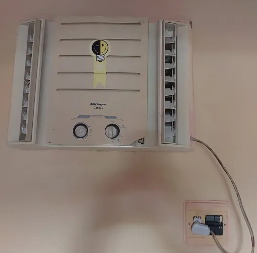 Ar-condicionado 7.500 funcionando perfeitamente. Sem defeitos