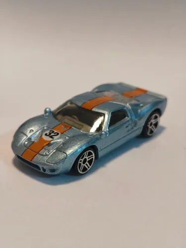 Hot Wheels 1999 Ford GT-40 azul claro 32 1/64