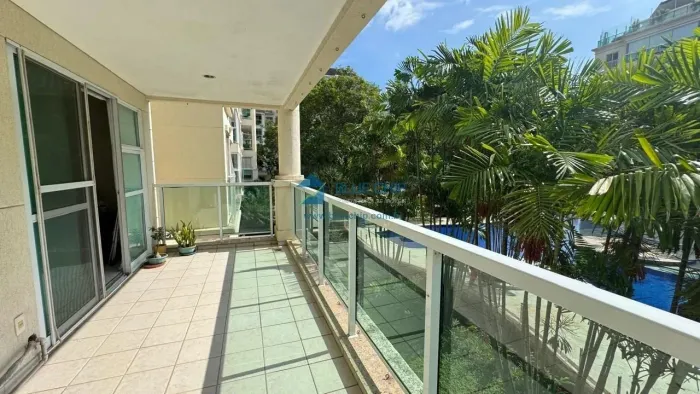 Apartamento à Venda no Condomínio Le Parc - Barra da Tijuca, com 3 Quartos por R$1.675.000