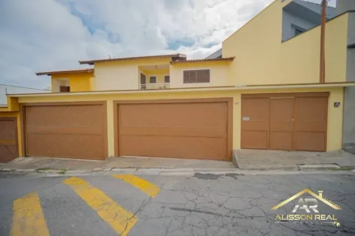 Lindo Sobrado de 184m², 3 Suítes, 4 Banheiros, 5 Vagas no Bela Vista/Osasco