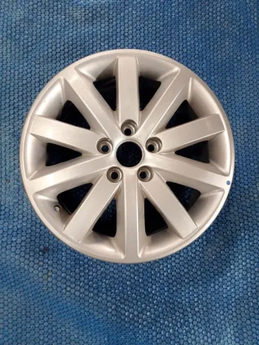Rosa de liga aro 15 Volkswagen polo sedan 2009-2015 