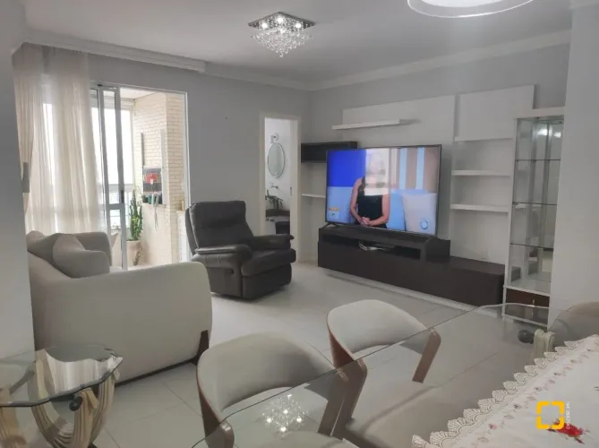 Apartamento à venda 4d( 2suítes), sacada com churrasqueira no Estreito, Florianópolis/SC