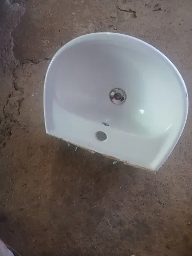 Vende se lavatório para banheiro em perfeito estado fone *