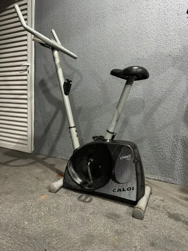 Bicicleta ergometrica vertical Caloi. 