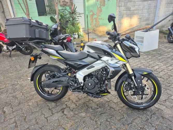 Bajaj NS400z