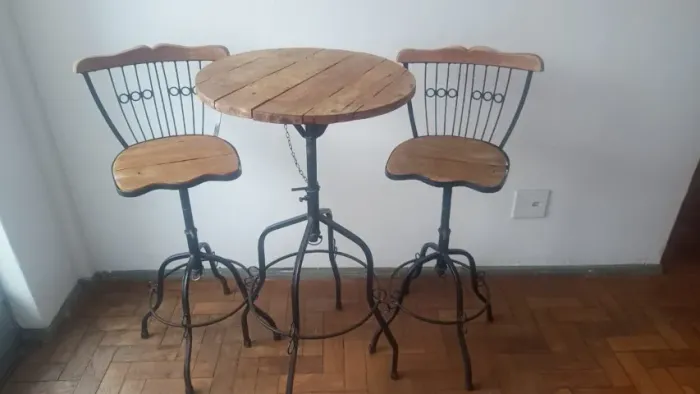 MESA DE CANTO DE MADEIRA