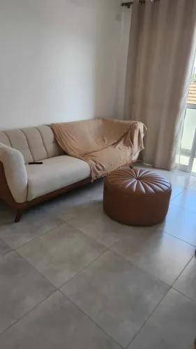 Sofa 240 + puff couro pu