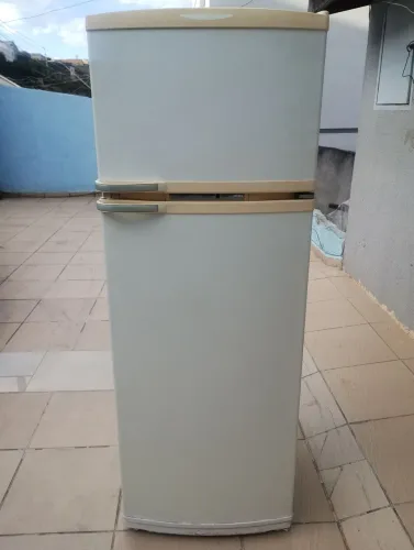 geladeira Brastemp Frost free 220 funcionando certinho está no cidade salvador em Jacareí