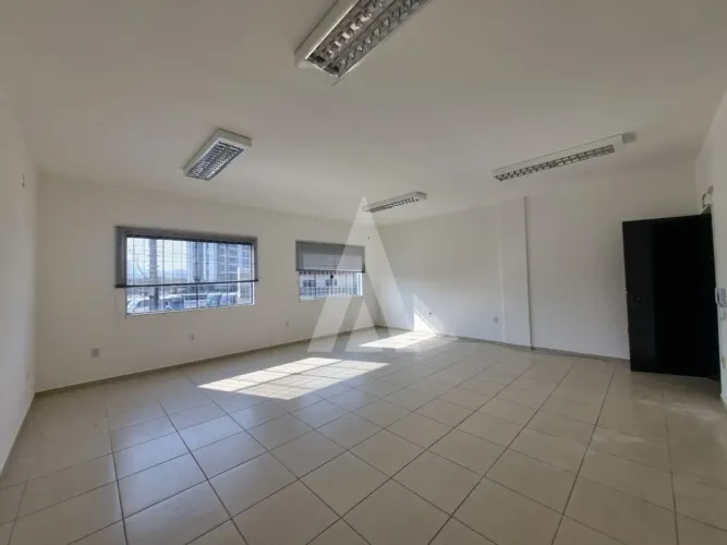 SALA COMERCIAL NO SANTO ANTONIO