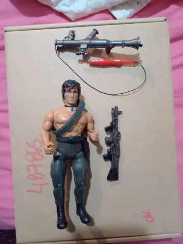 Boneco rambo