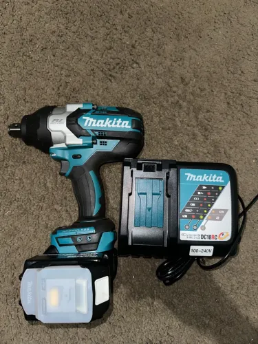 Chave de impacto Makita DTw1001 a bateria 3AH + carregador rápido 