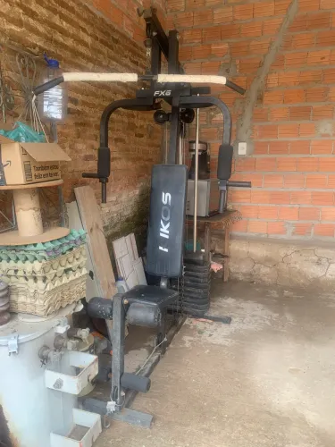 Estação de musculação + elíptico