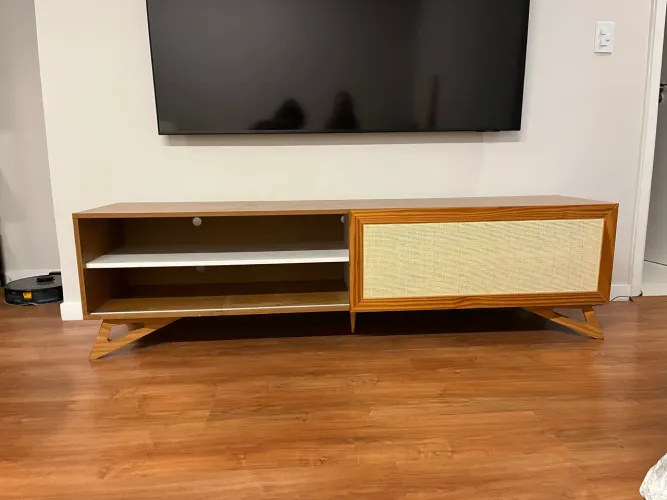 Rack Moderno Estilo Retrô com Tela Rattan - Ótimo estado! 