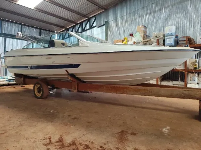 Lancha Ventura 20 motor 180 v6 Mercury